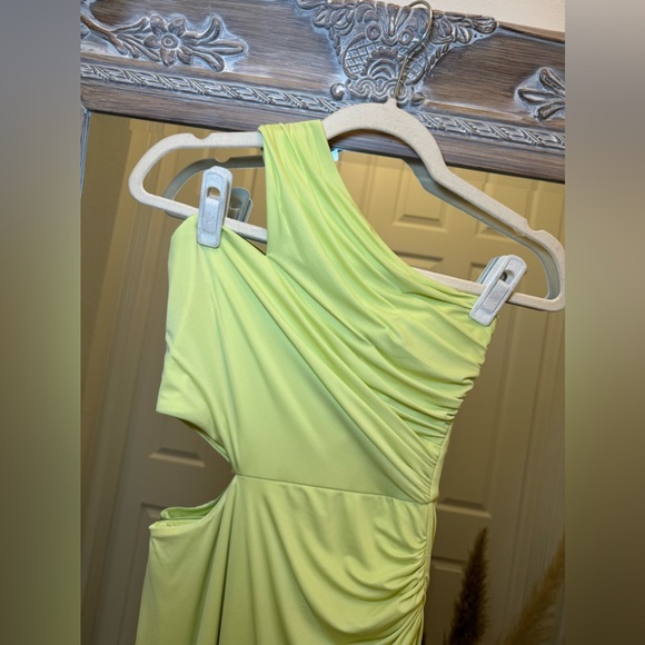 BCBG MaxAzria One Shoulder Cut Out Gown
Lime Sherbet XS - Picture 2 of 10